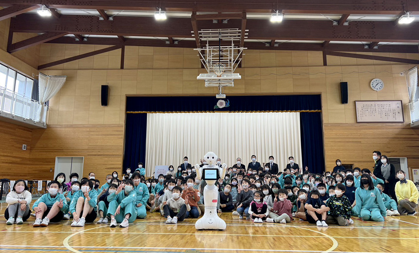 西田学園にてPepperの入校式が行われました
