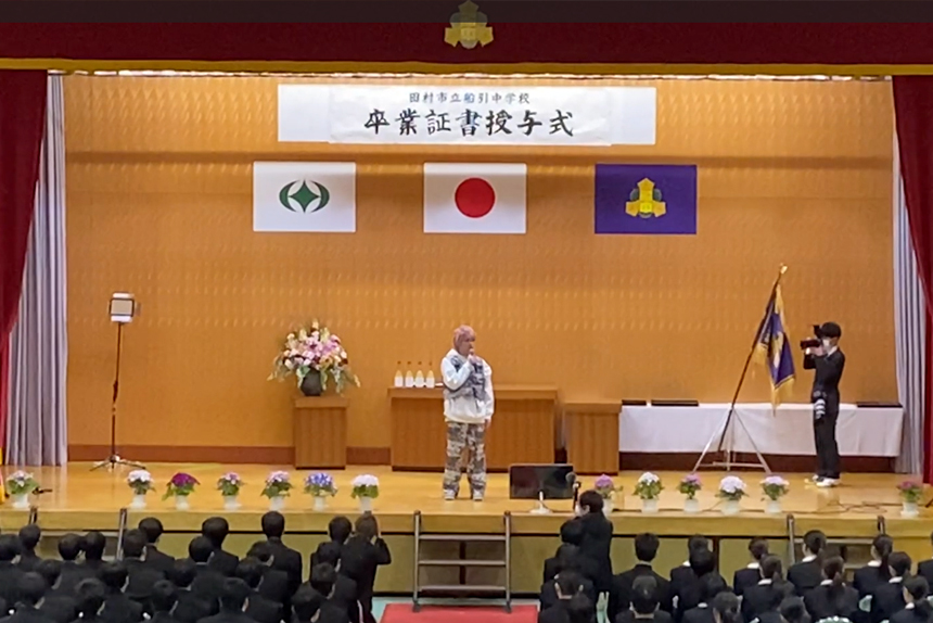 手越村で大変お世話になっている手越祐也さんが、 今年も福島県の中学校にサプライズ登場してくれました